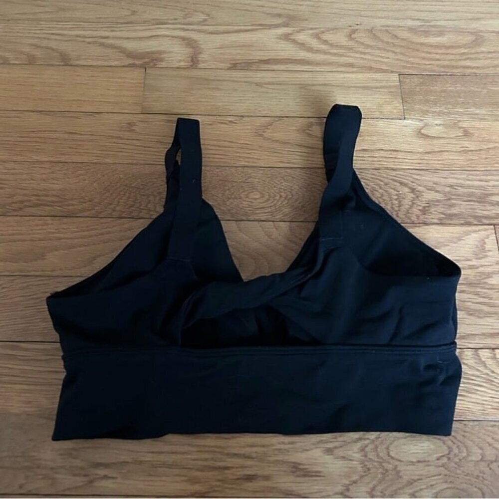 Aerie Women’s Black Seamless V-Neck Sports Athletic Bra Size Medium - Picture 4 of 5
